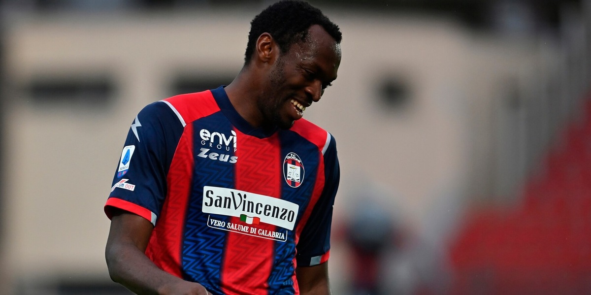 Il Crotone si fa "green": ecco le maglie speciali