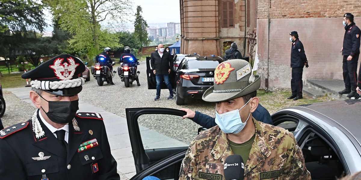 Vaccino Covid, Figliuolo: "In arrivo altre dosi per riaprire l'Italia"