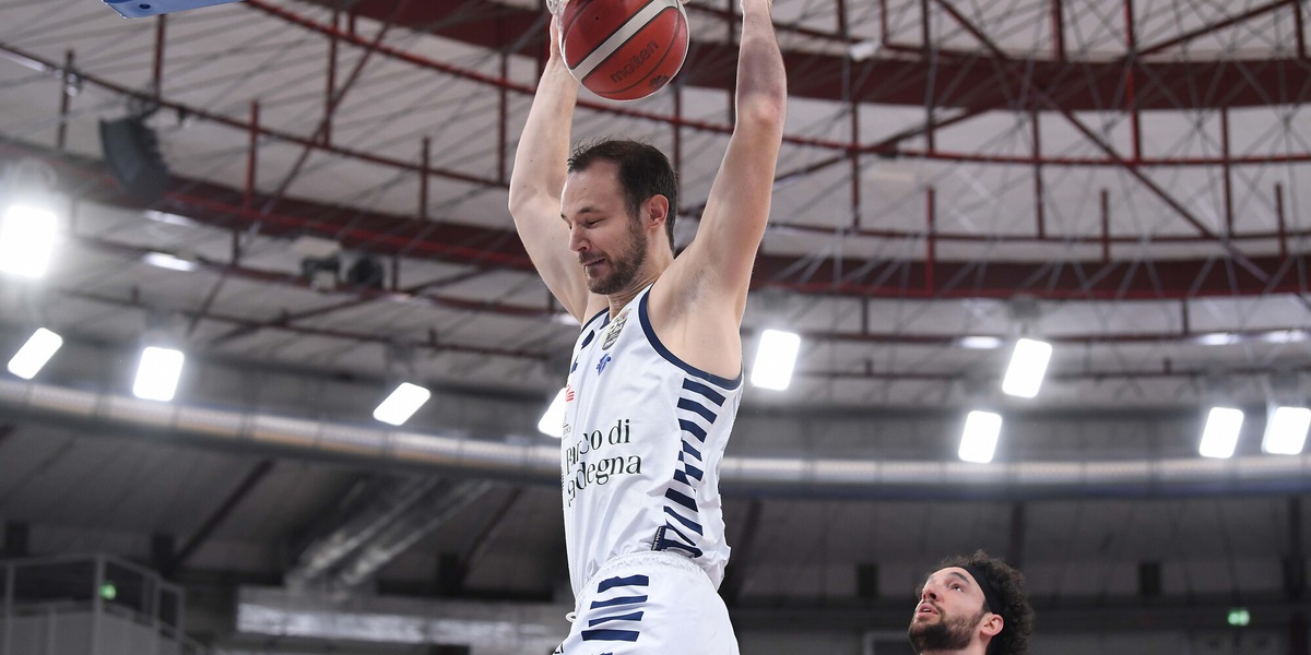 La Dinamo dilaga, settimo ko consecutivo per Brescia