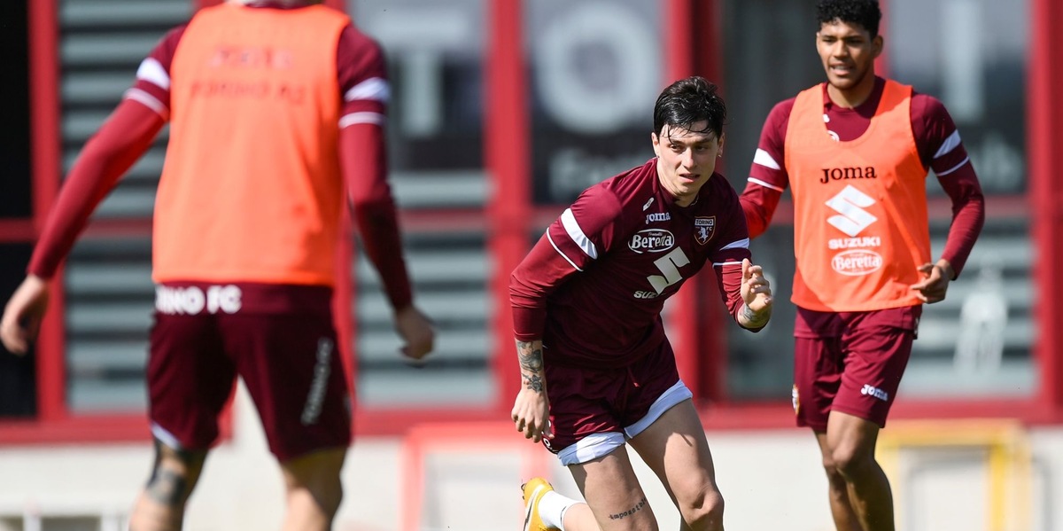 Torino, esercitazioni e possesso palla verso il Napoli
