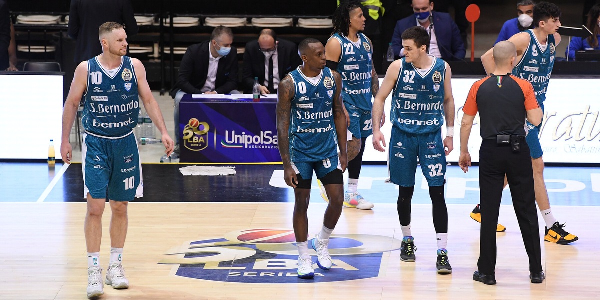 Cantù saluta la Serie A dopo 24 anni. Trieste ai playoff