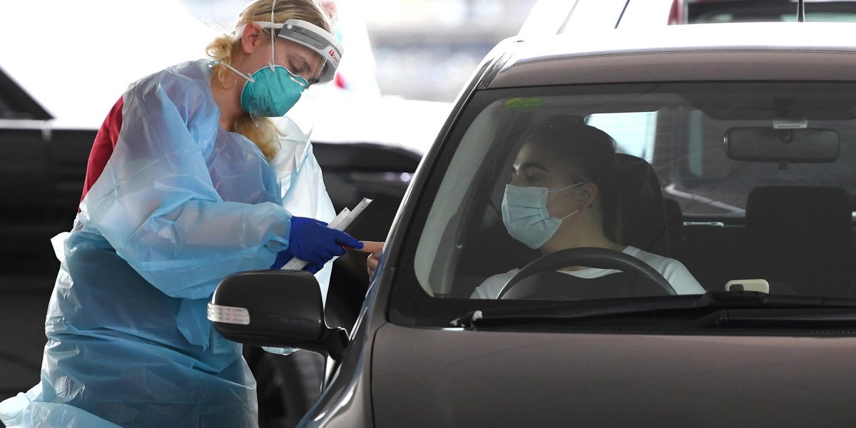 Coronavirus in Italia: tasso di positività in calo, 373 morti