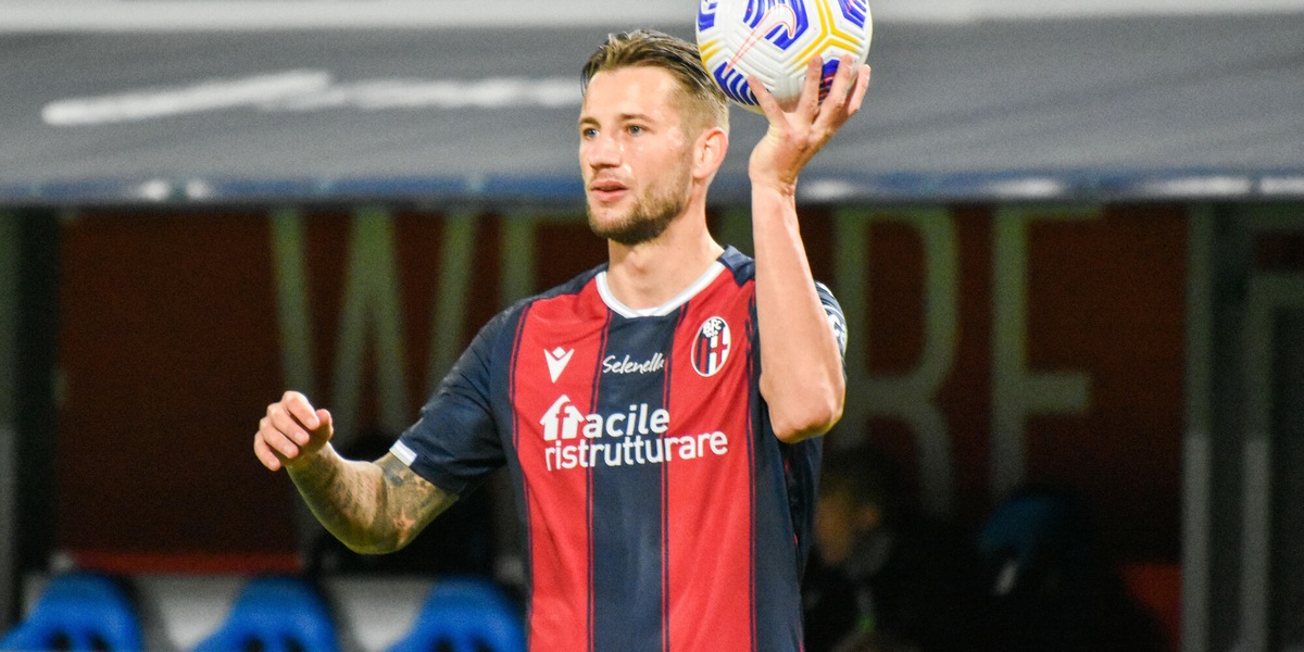 Bologna, Sansone e Dijks in gruppo. Medel e Santander a parte