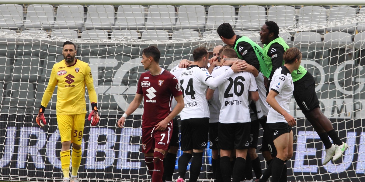 Spezia show con Nzola: salvezza raggiunta, il Torino trema