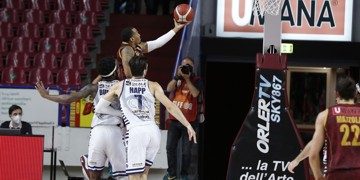 Venezia, è semifinale scudetto: battuta Sassari 93-91