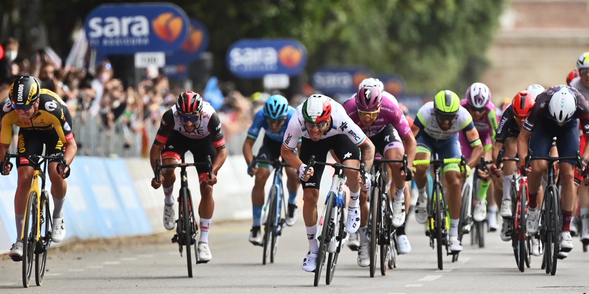 Giro d’Italia, la 13ª tappa a Nizzolo in volata! Bernal sempre leader