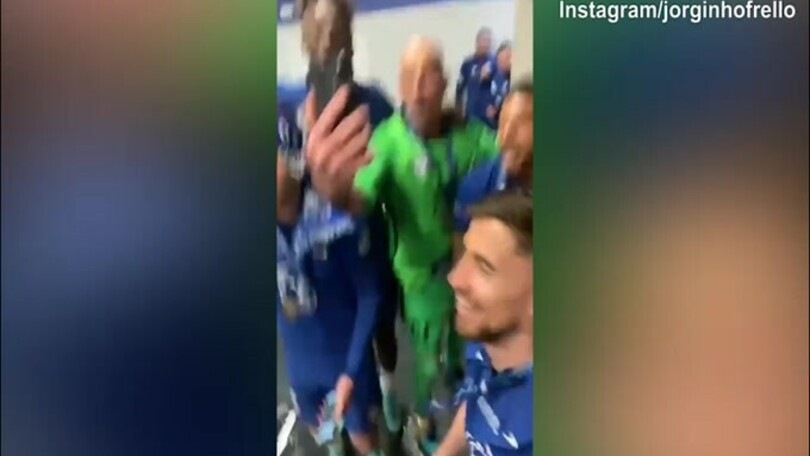 Chelsea Campione d'Europa, Jorginho incontenibile nello spogliatoio