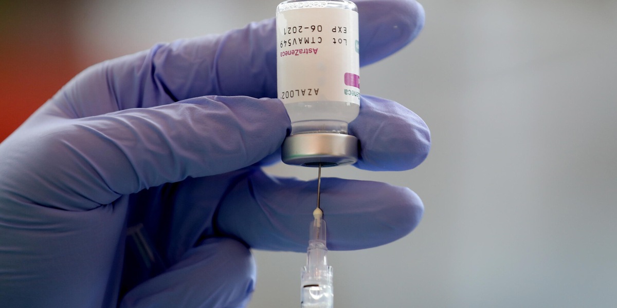 "Vaccini AstraZeneca e J&J solo agli over 50 se virus rallenta"