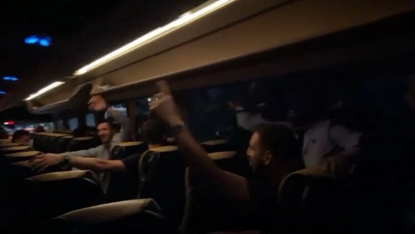 L'Italia canta "Notti magiche": il coro è pieno di emozione!