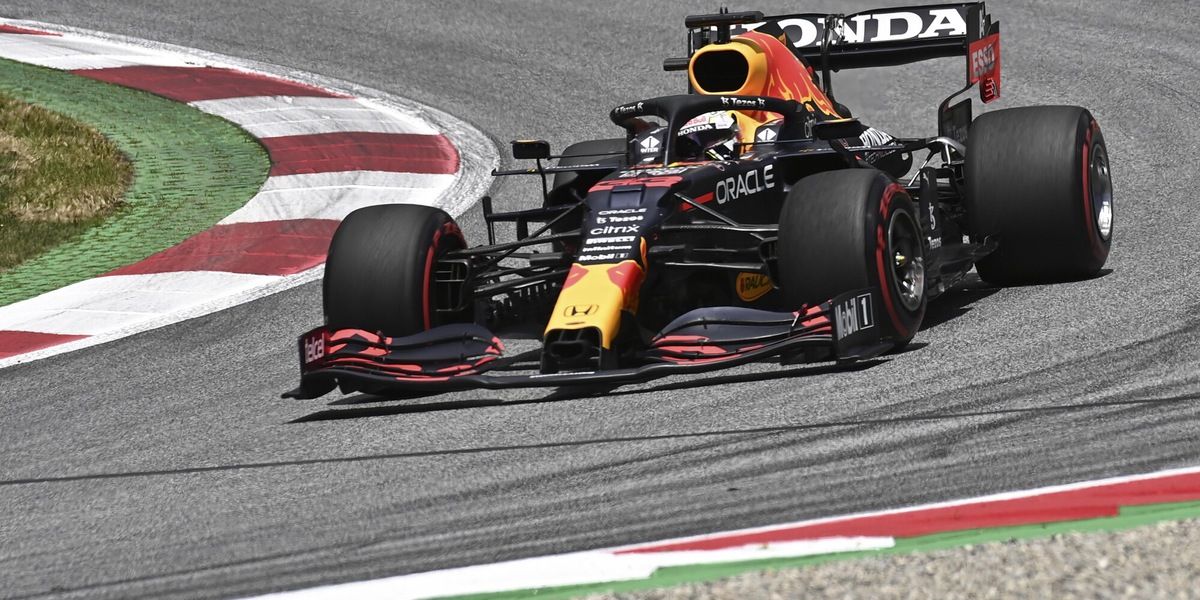 F1, Gp Stiria: Verstappen in pole davanti a Hamilton. 7° Leclerc