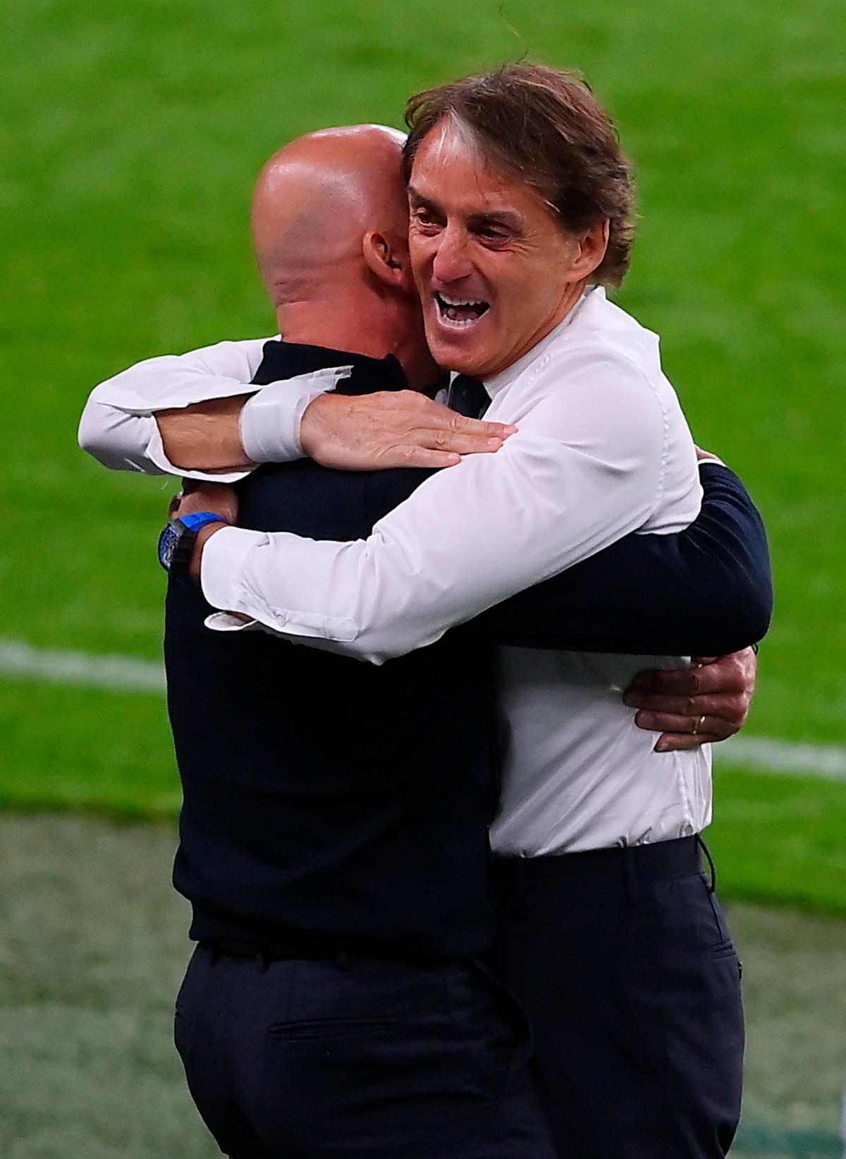Italia-Austria: Vialli e Mancini, l'abbraccio infiamma il web