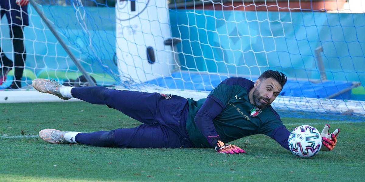 Genoa, è caccia al portiere: sogno Perin, ma sale Sirigu