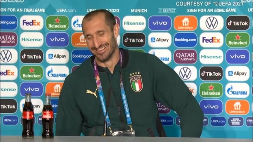 Chiellini: "Io senza contratto come Messi? Siamo entrambi mancini.."