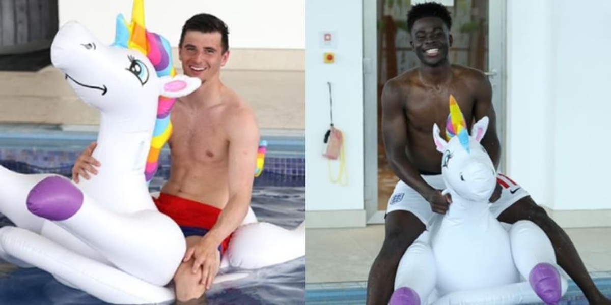L'Inghilterra gioca con gli unicorni in piscina. Ecco il motivo