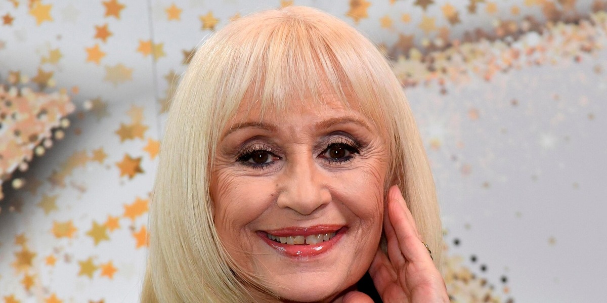 Raffaella Carrà, tra la Cuccarini e Heather Parisi finisce a insulti