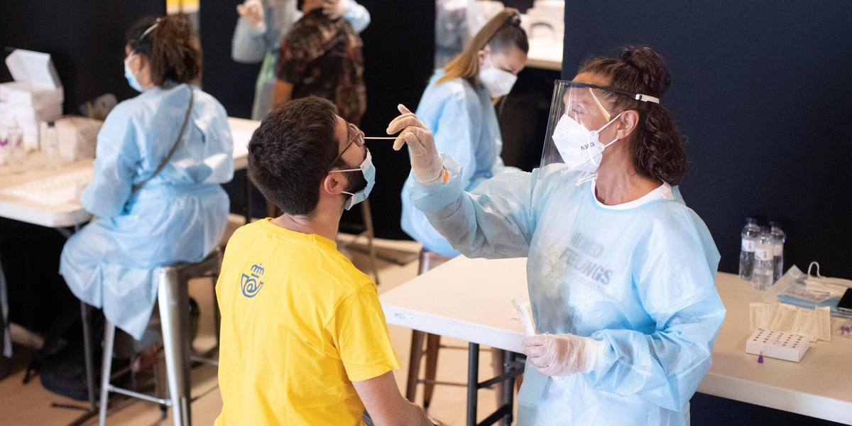 Covid, in Spagna fa paura la variante Lambda: più contagiosa della Delta