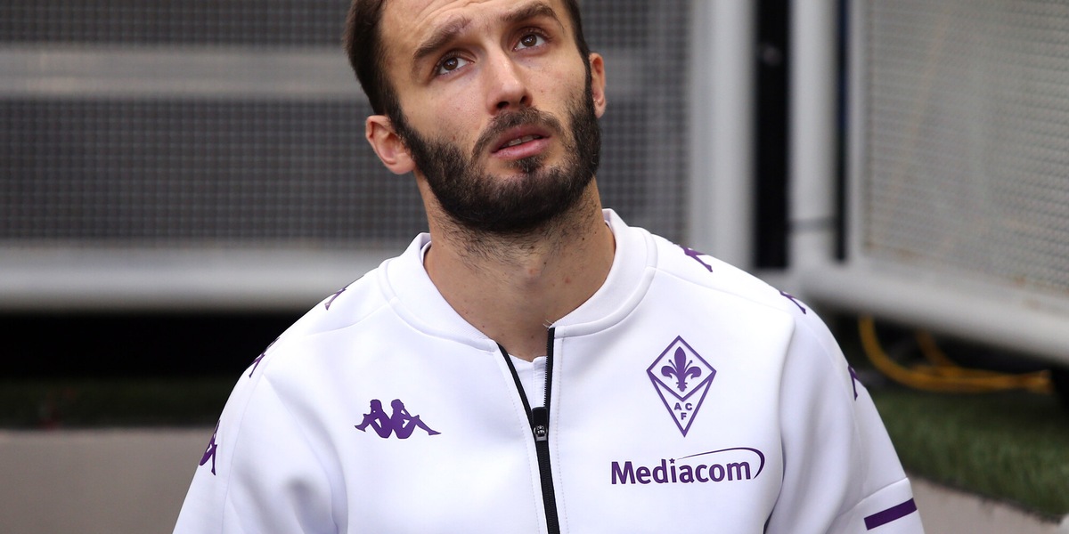 Fiorentina, rivoluzione difesa: via Pezzella, in tre nel mirino