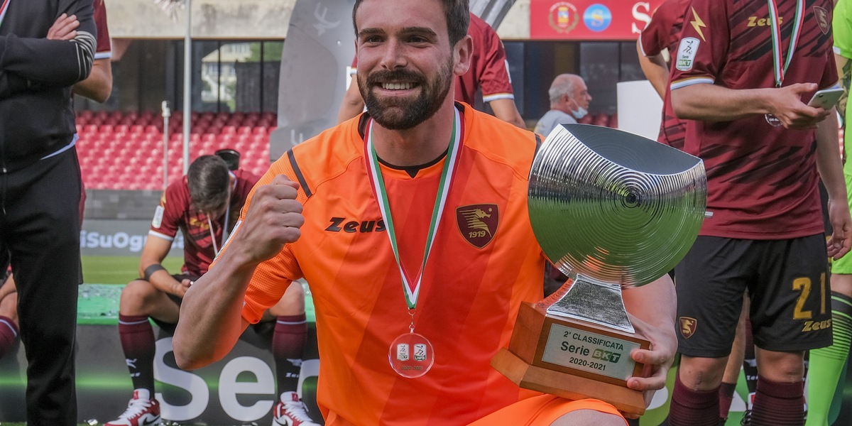 Reggina, il portiere Micai firma fino al 2022