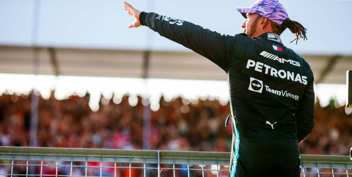 F1, spalti gremiti a Silverstone. Hamilton: "Non dimenticate la mascherina"