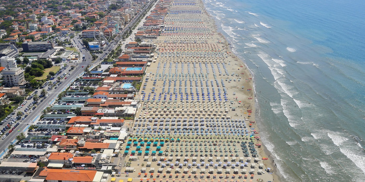 Covid, ecco cosa succede se ci si ammala in vacanza