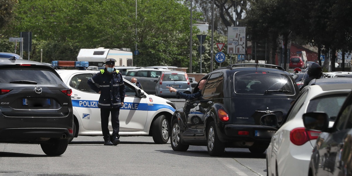 Covid in Italia, le regioni a rischio zona gialla: i criteri