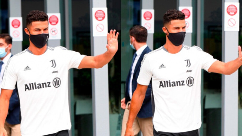 Ronaldo, saluto e ok ai tifosi della Juve dopo le visite mediche