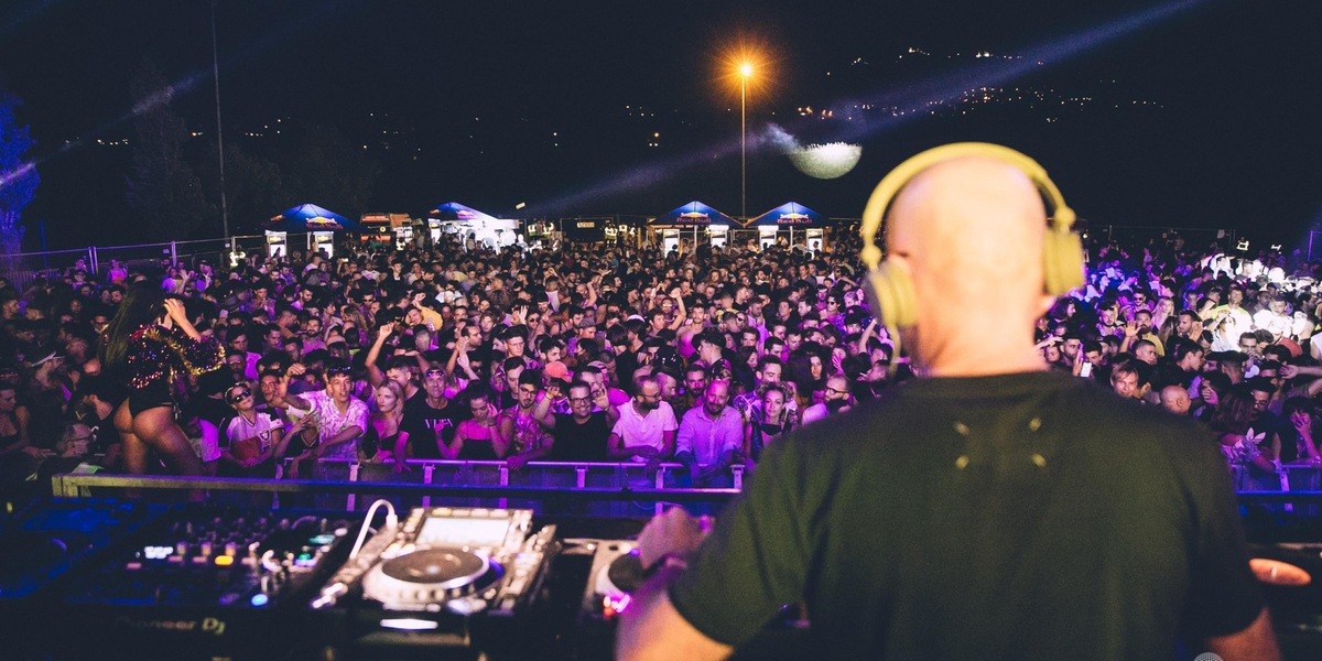 Covid, chiusa a Riccione una discoteca dove si ballava