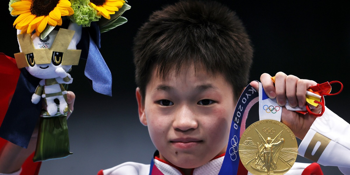 Tuffi, medaglia d'oro a 14 anni per curare la madre malata