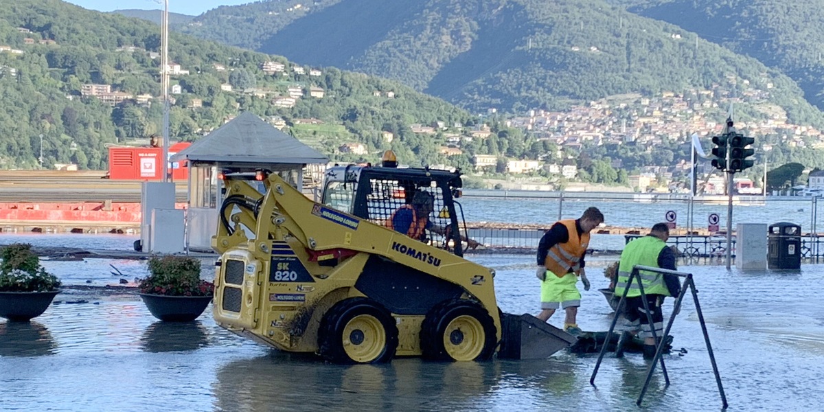 Maltempo al Nord: esonda il lago di Como, strade allagate