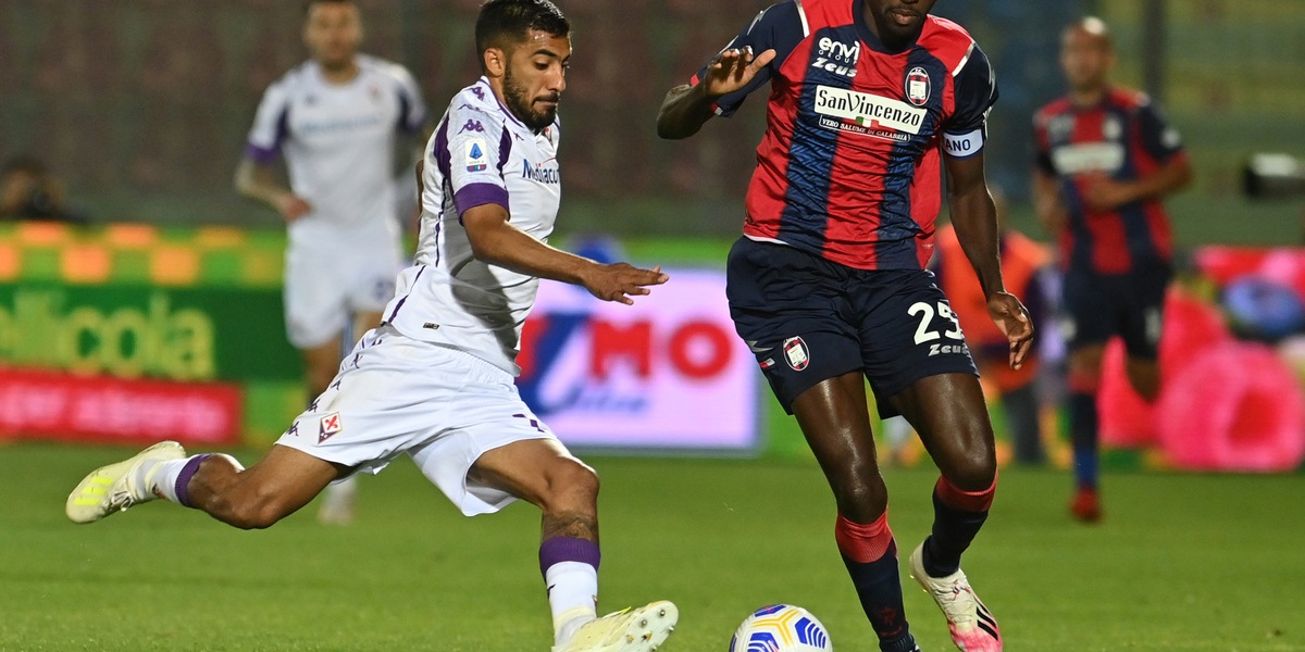 Crotone-Vibonese 3-5 dagli 11 metri: a segno Spina e Nedelcearu