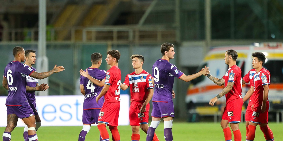La Fiorentina supera l'Espanyol ai rigori per 4-2: Vlahovic titolare