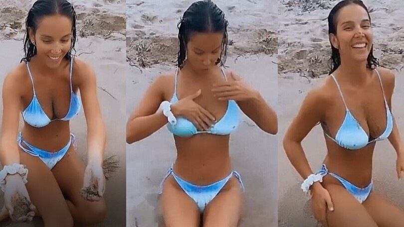 Paola Di Benedetto e la sabbia: uno "scrub naturale" che incanta...