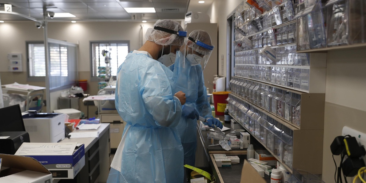 Covid, in Israele via alla terza dose vaccini Pfizer per over 50