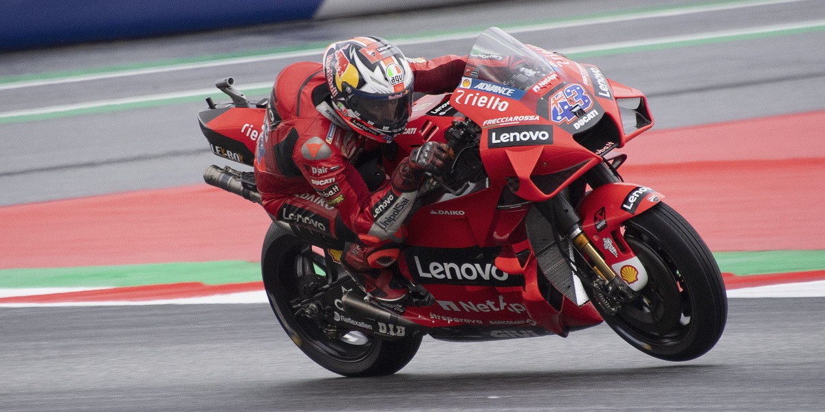 MotoGp, Miller guida le FP3 a Silverstone. Rossi entra in Q2