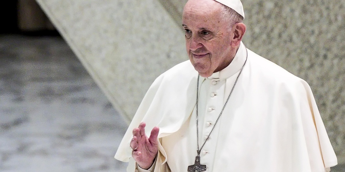 Papa Francesco rivela: "Gli infermieri mi hanno salvato già due volte"