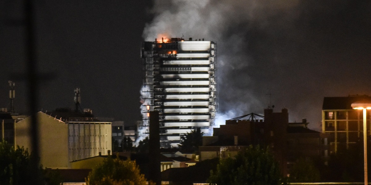 Incendio a Milano, l'amministratore: "È partito dal 15° piano"