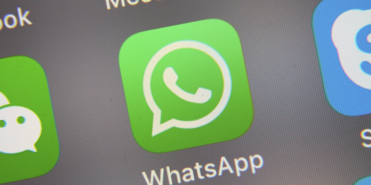 WhatsApp, Facebook e Instagram down: si discute su Twitter