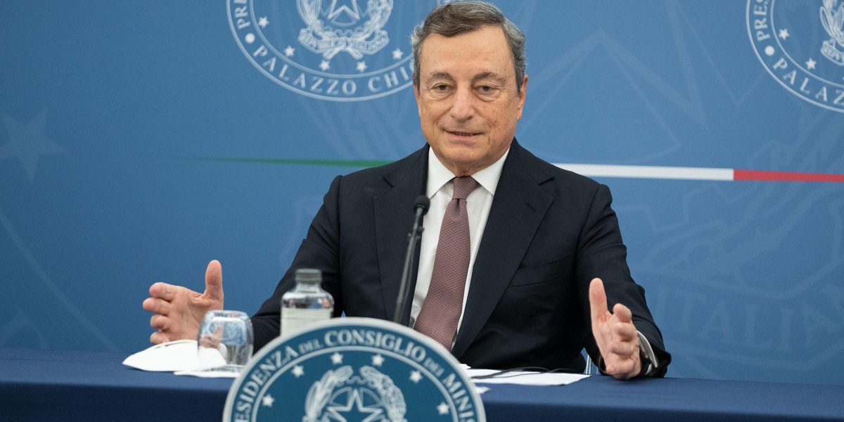 Covid in Italia: Draghi dice sì a obbligo vaccinale e terza dose