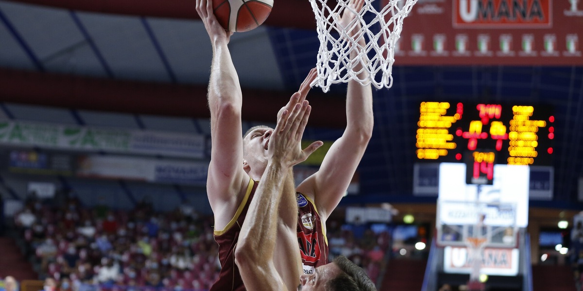 Supercoppa, Venezia vola alle Final Eight: 76-73 a R.Emilia