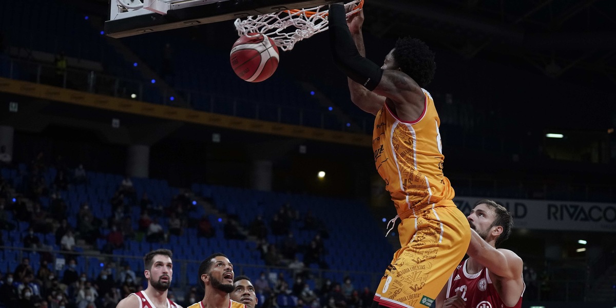 Serie A, Jones trascina Pesaro: Trieste ko