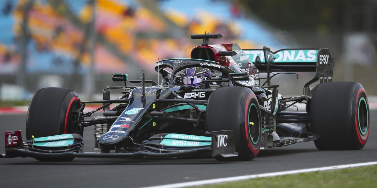 F1, Gp Turchia: Hamilton in testa anche nella seconde libere, dietro a lui c'è la Ferrari di Leclerc
