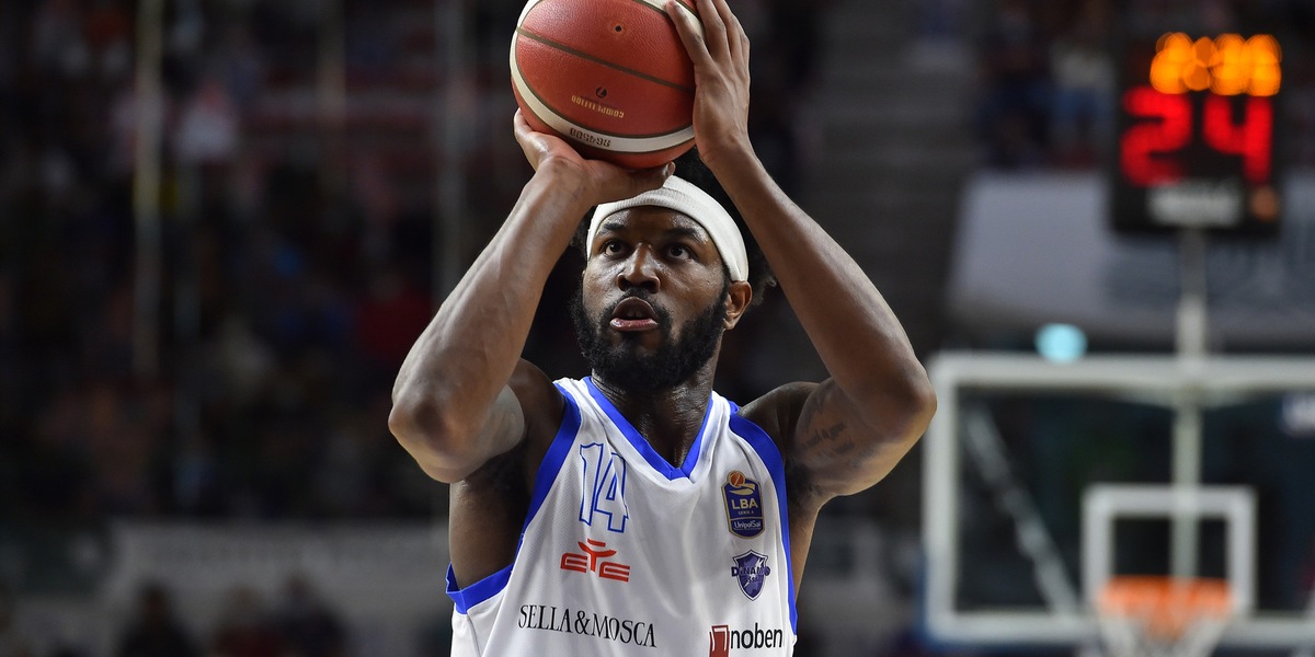 Champions League, Burnell non basta: Sassari crolla a Tenerife