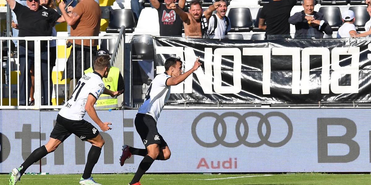 Spezia-Salernitana 2-1: Thiago Motta vince in rimonta, Castori ko