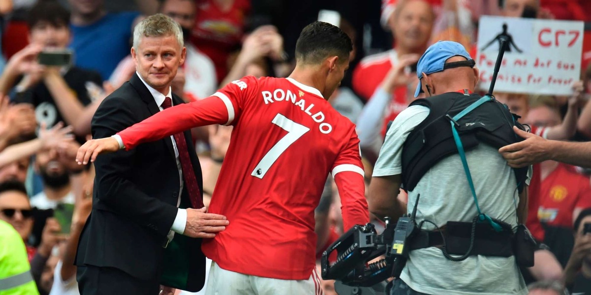 Ronaldo e United sempre più in crisi, ma Solskjaer per ora resta