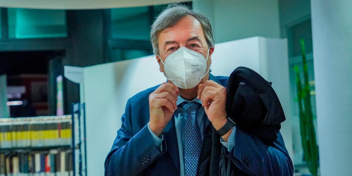 Burioni: "Bisogna convincere chi ha paura del vaccino"