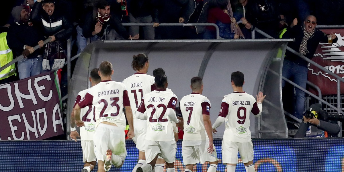 Salernitana, che vittoria a Venezia. Il Genoa rimonta lo Spezia