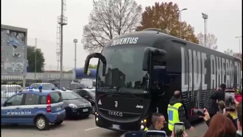 Verona-Juventus: i bianconeri al Bentegodi, fermento all’arrivo del pullman