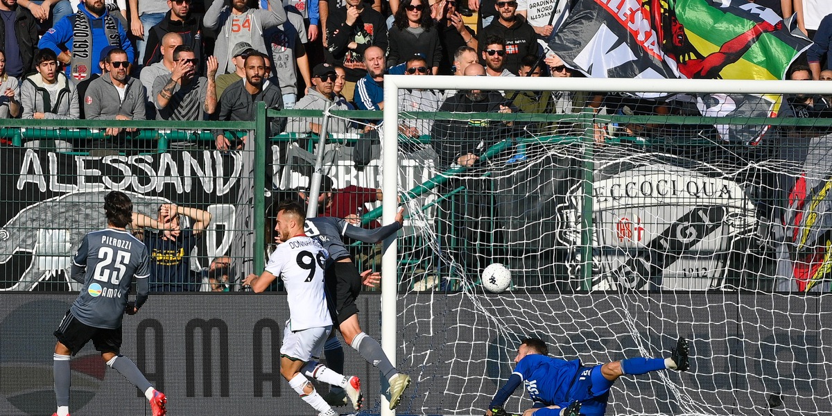 Serie B, Alessandria ko in casa. Poker del Como, Cremonese pari