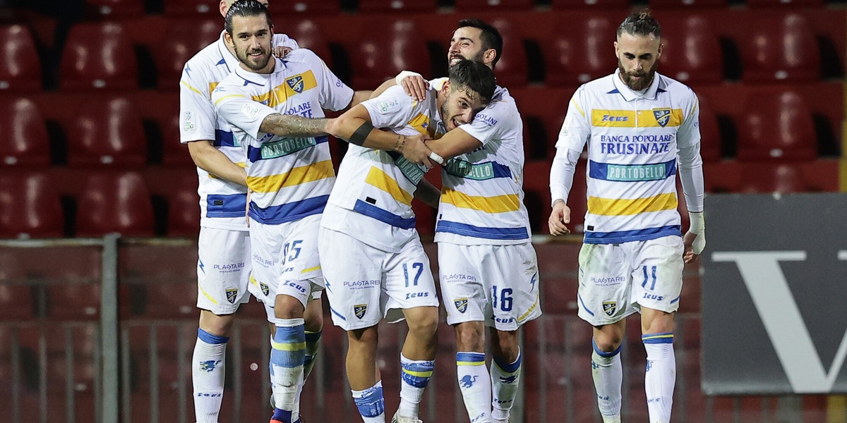 Serie B, il Frosinone strapazza il Benevento: giallorossi ko 4-1