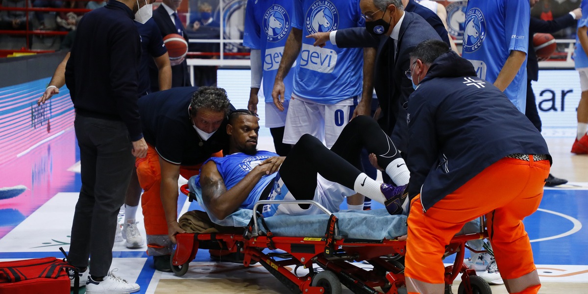Tegola per il Napoli: Elegar ko al tendine rotuleo del ginocchio